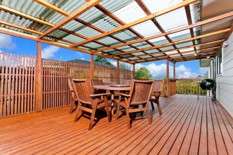 Photo of property in 1/17 Tetrarch Place, Totara Vale, Auckland, 0629