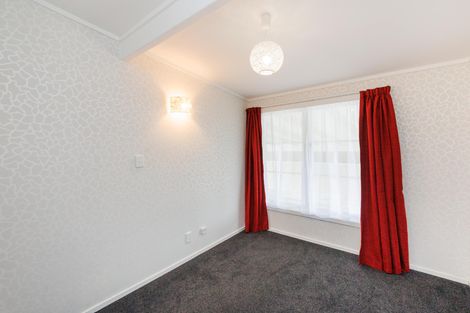 Photo of property in 17 Wikiriwhi Crescent, Awapuni, Palmerston North, 4412