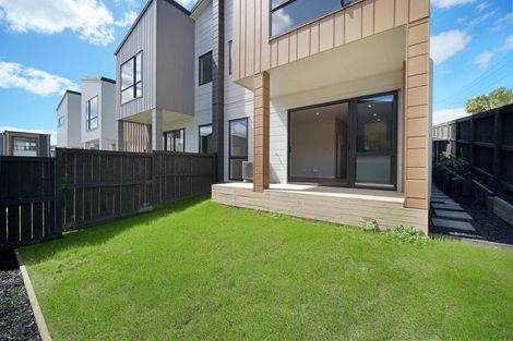 Photo of property in 8 Don Oliver Lane, Glen Eden, 0602