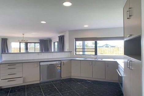 Photo of property in 73 Burswood Drive, Burswood, Auckland, 2013