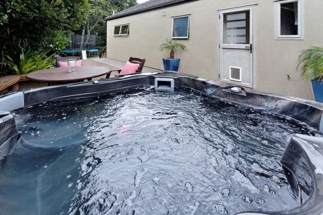 Photo of property in 53 Staincross Street, Green Bay, Auckland, 0604