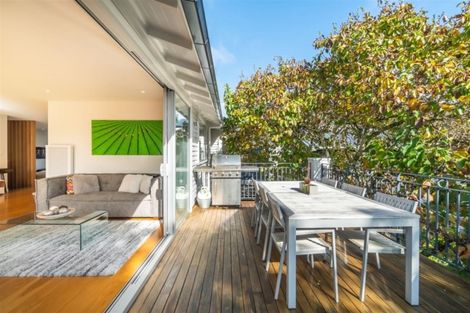 Photo of property in 36 Le Roy Terrace, Birkenhead, Auckland, 0626