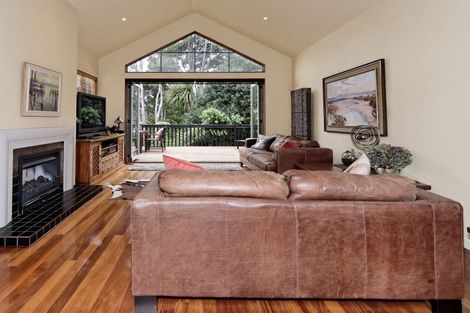 Photo of property in 53 Staincross Street, Green Bay, Auckland, 0604