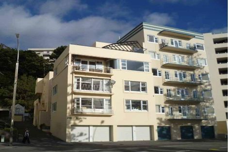 Photo of property in Rehutai Flats, 2/268 Oriental Parade, Oriental Bay, Wellington, 6011
