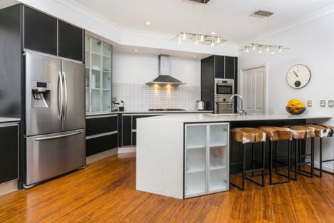 Photo of property in 2 Oscar Road, Greenhithe, Auckland, 0632