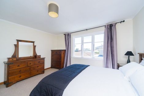 Photo of property in 16 Freyberg Street, Roslyn, Palmerston North, 4414