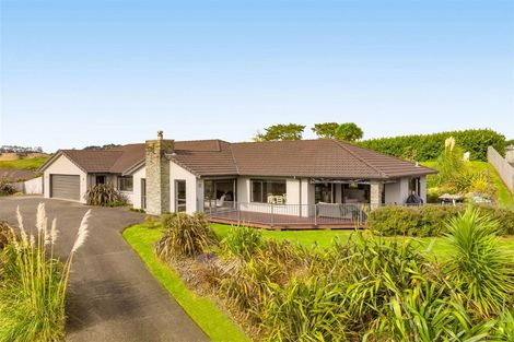 Photo of property in 17 Gavinike Place, Waimauku, 0812