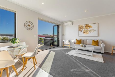 Photo of property in 6/7 Uku Lane, Hobsonville, Auckland, 0616