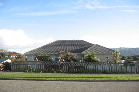 Photo of property in 52 Hereford Street, Cannons Creek, Porirua, 5024