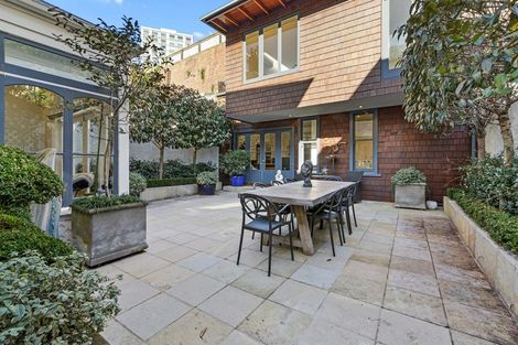 Photo of property in 198 Oriental Parade, Oriental Bay, Wellington, 6011