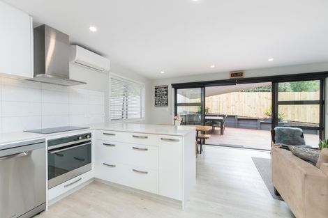 Photo of property in 31 Oreil Avenue, West Harbour, Auckland, 0618