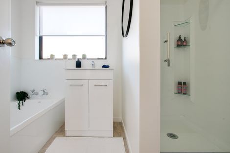 Photo of property in 15 Gillies Crescent, Waimarama, Havelock North, 4294