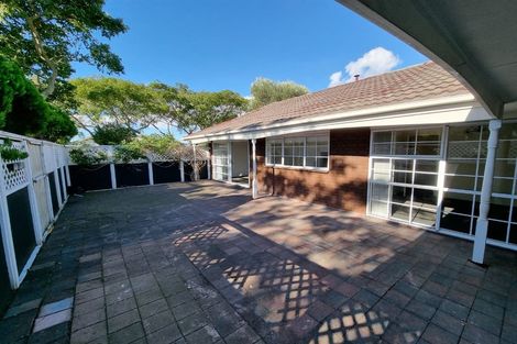 Photo of property in 2 Framalda Place, Conifer Grove, Takanini, 2112