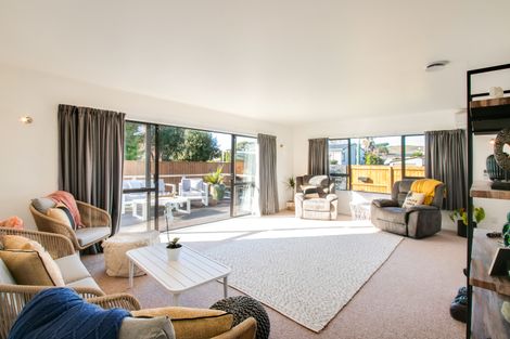 Photo of property in 15 Gillies Crescent, Waimarama, Havelock North, 4294