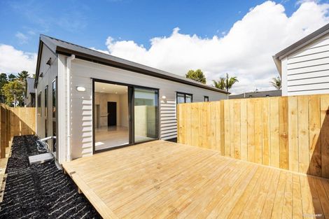 Photo of property in 62d Woodside Road, Massey, Auckland, 0614