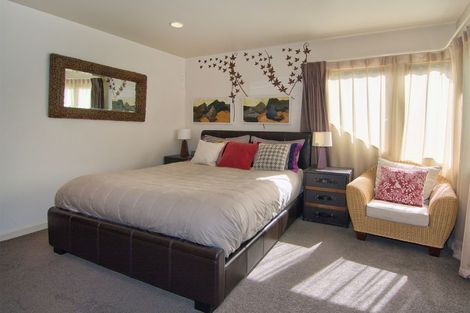 Photo of property in 53 Staincross Street, Green Bay, Auckland, 0604