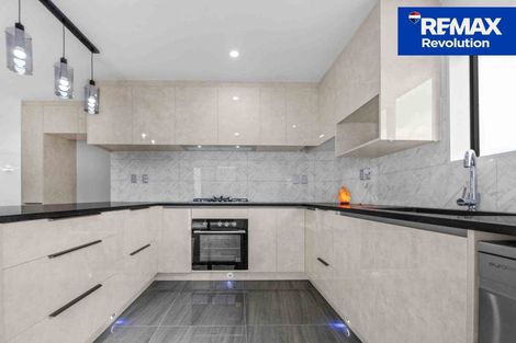 Photo of property in 21 Blanes Road, Weymouth, Auckland, 2103