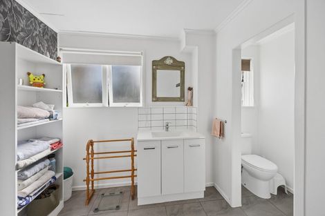 Photo of property in 34 Marlborough Avenue, Glenfield, Auckland, 0629