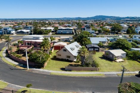 Photo of property in 60 Motiti Road, Papamoa Beach, Papamoa, 3118