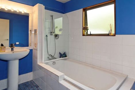 Photo of property in 53 Staincross Street, Green Bay, Auckland, 0604