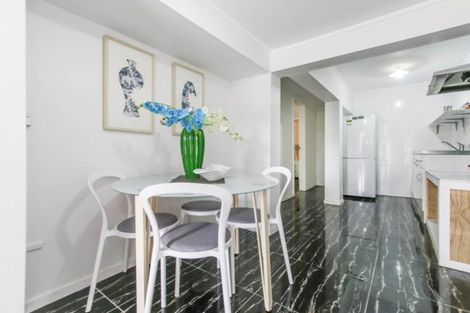 Photo of property in 1/523 Glenfield Road, Glenfield, Auckland, 0629