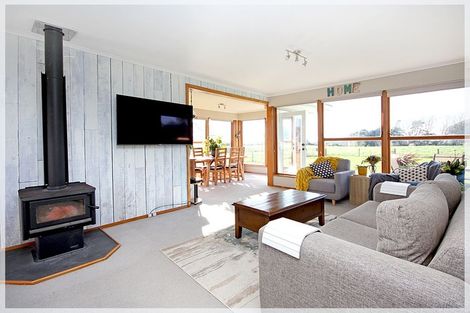 Photo of property in 132 Takapu Road, Manakau, Levin, 5573