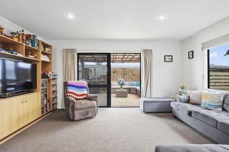 Photo of property in 49 Springs Road, Parakai, 0830