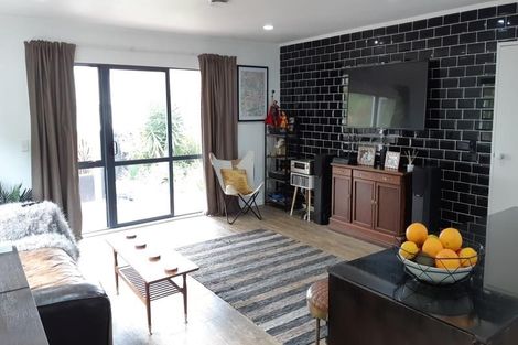 Photo of property in 84 Mcrobbie Road, Kingseat, Papakura, 2580