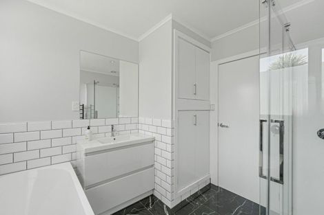 Photo of property in 10 Pitama Road, Awapuni, Palmerston North, 4412