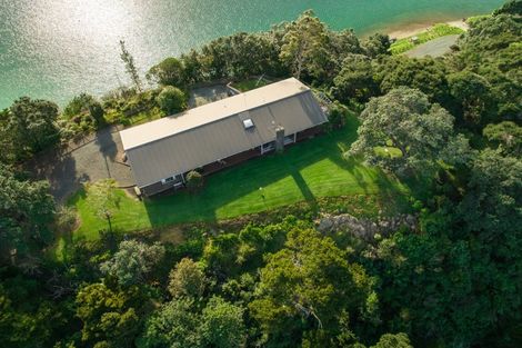 Photo of property in 150 Whangaruru Wharf Road, Whangaruru, Hikurangi, 0184