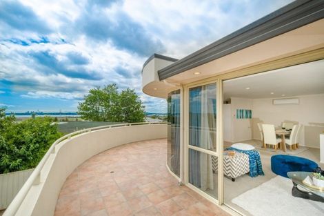 Photo of property in 1/213 Te Atatu Road, Te Atatu South, Auckland, 0610