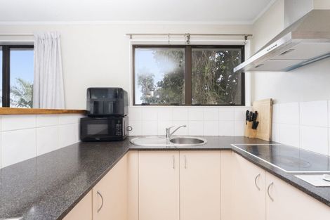 Photo of property in 12 Halloran Place, Massey, Auckland, 0614