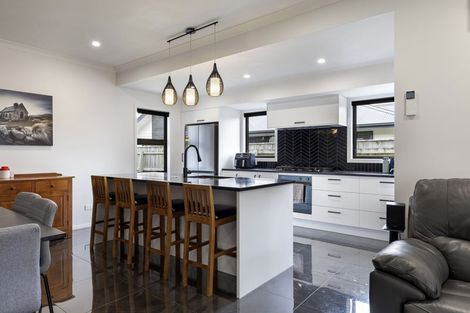 Photo of property in 12 Ivy Lane, Kelvin Grove, Palmerston North, 4414