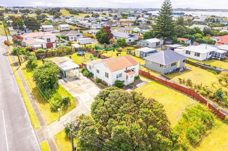 Photo of property in 16 Egmont Street, Castlecliff, Whanganui, 4501