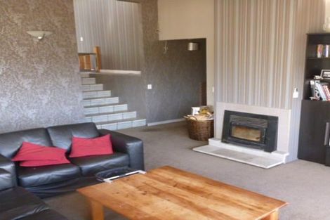 Photo of property in 10 Chastudon Place, Tawa, Wellington, 5028