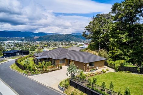 Photo of property in 2 Lila Gillies Lane, Riverstone Terraces, Upper Hutt, 5018
