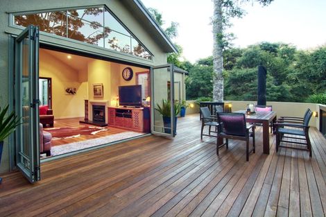 Photo of property in 53 Staincross Street, Green Bay, Auckland, 0604