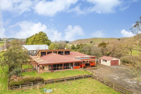 Photo of property in 872 Pourerere Road, Omakere, Waipawa, 4271