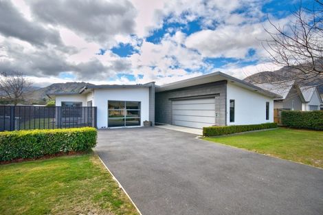 Photo of property in 9 Haddow's Place, Lake Hayes, Queenstown, 9304