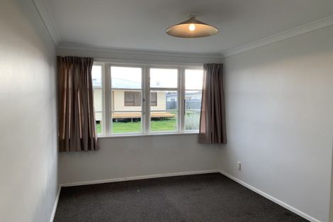 Photo of property in 15 Queenwood Road, Levin, 5510