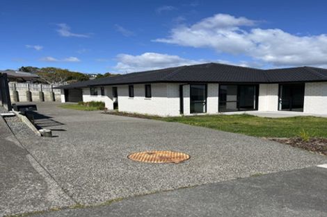 Photo of property in 8 Albatross Lane, Welcome Bay, Tauranga, 3112