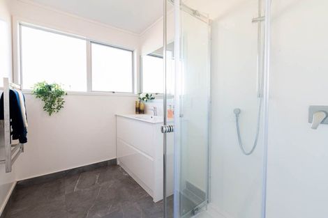 Photo of property in 8 Lisa Rise, Half Moon Bay, Auckland, 2012