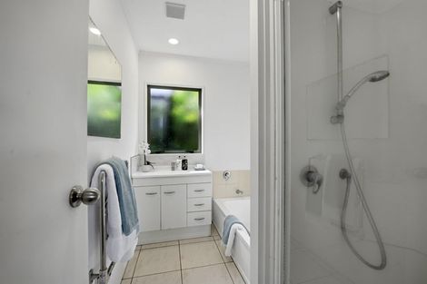 Photo of property in 1/4 Knott Road, Stanmore Bay, Whangaparaoa, 0932