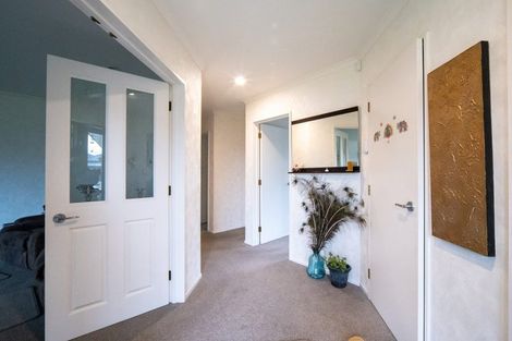 Photo of property in 35 Hastings Place, Hamilton Lake, Hamilton, 3204