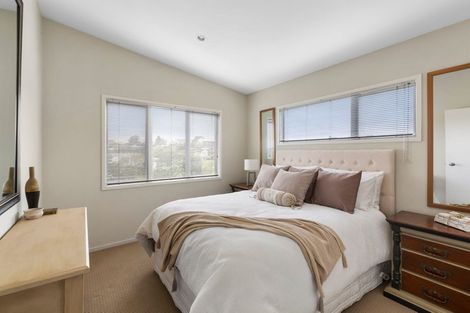 Photo of property in 10 Caledonia Place, Highlands Park, New Plymouth, 4312