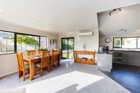 Photo of property in 27 Abby Road, Fitzherbert, Palmerston North, 4410