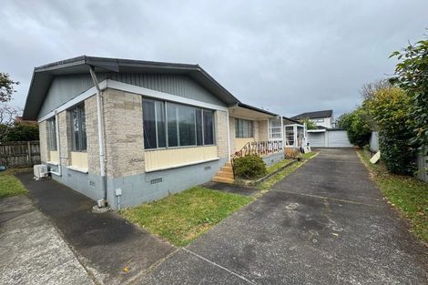 Photo of property in 1/130 Te Atatu Road, Te Atatu South, Auckland, 0610