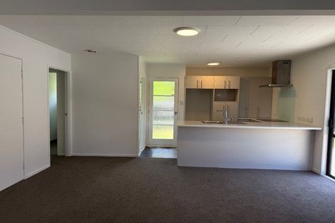 Photo of property in 8 Landow Place, Henderson, Auckland, 0612