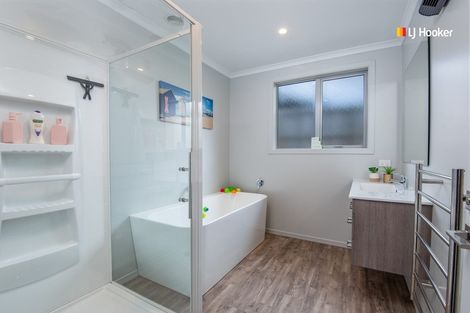 Photo of property in 82 Severn Street, Green Island, Dunedin, 9018