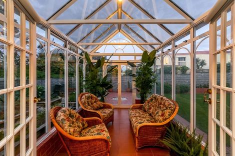 Photo of property in 1 Kawaroa Lane, New Plymouth, 4310